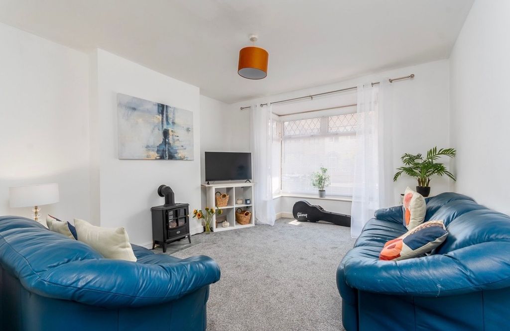 Property photo 2 of 18