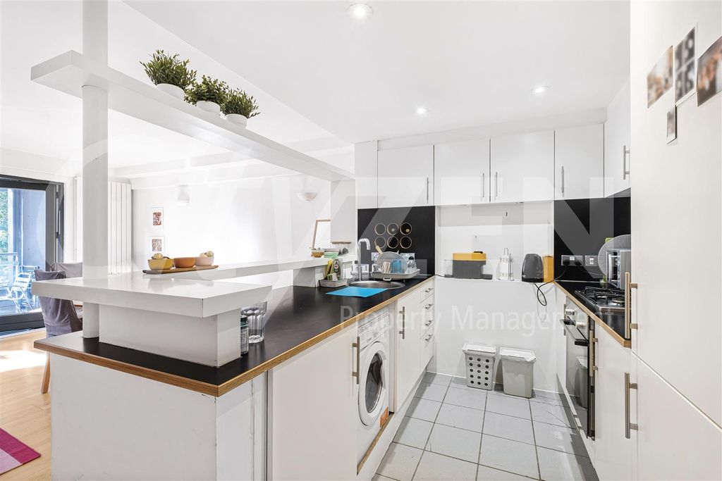 Property photo 2 of 10 Kitchen