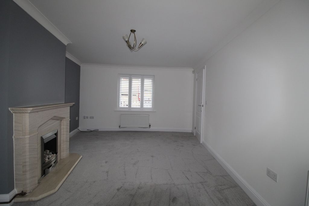 Property photo 3 of 14 Lounge