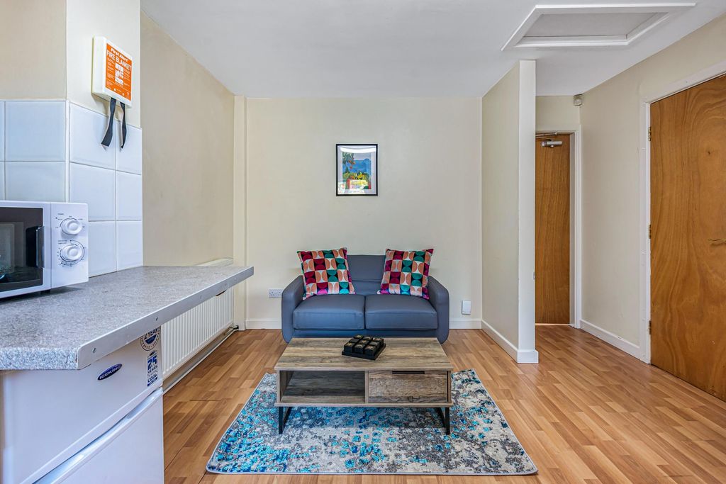 Property photo 3 of 8 Property Photo