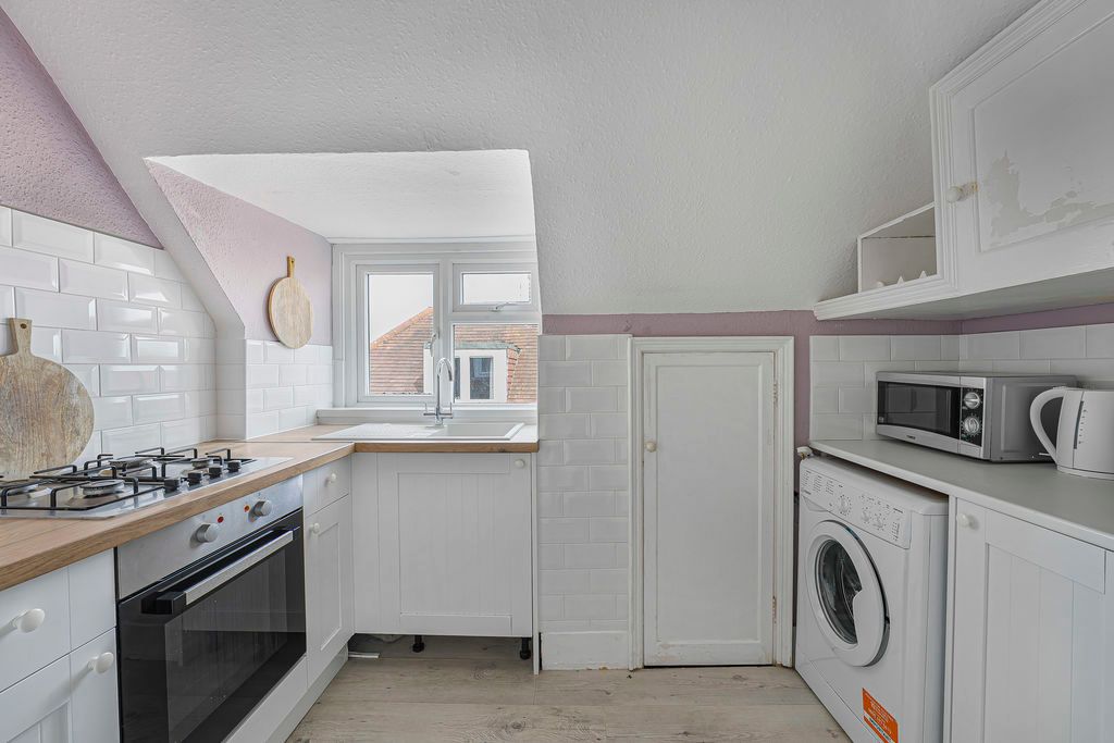 Property photo 3 of 11 Kitchen