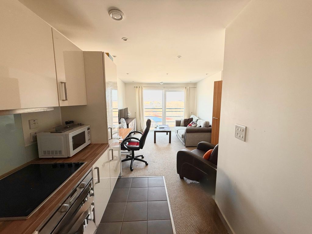 Property photo 3 of 6 Kitchen Lounge