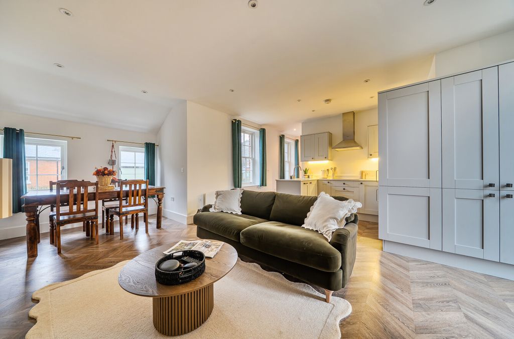 Property photo 2 of 10 1399746-14-6970d1...