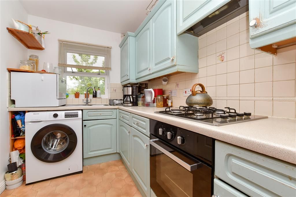 Property photo 3 of 9 Kitchen