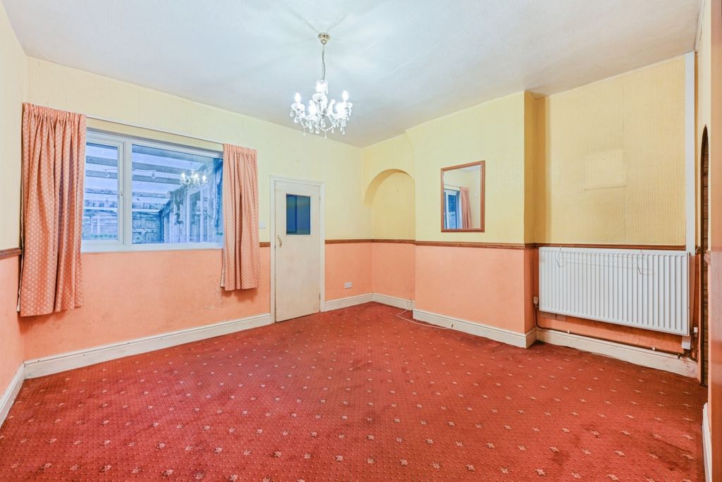 Property photo 3 of 17 Photo