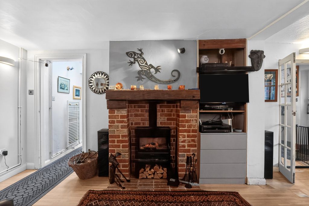 Property photo 3 of 23