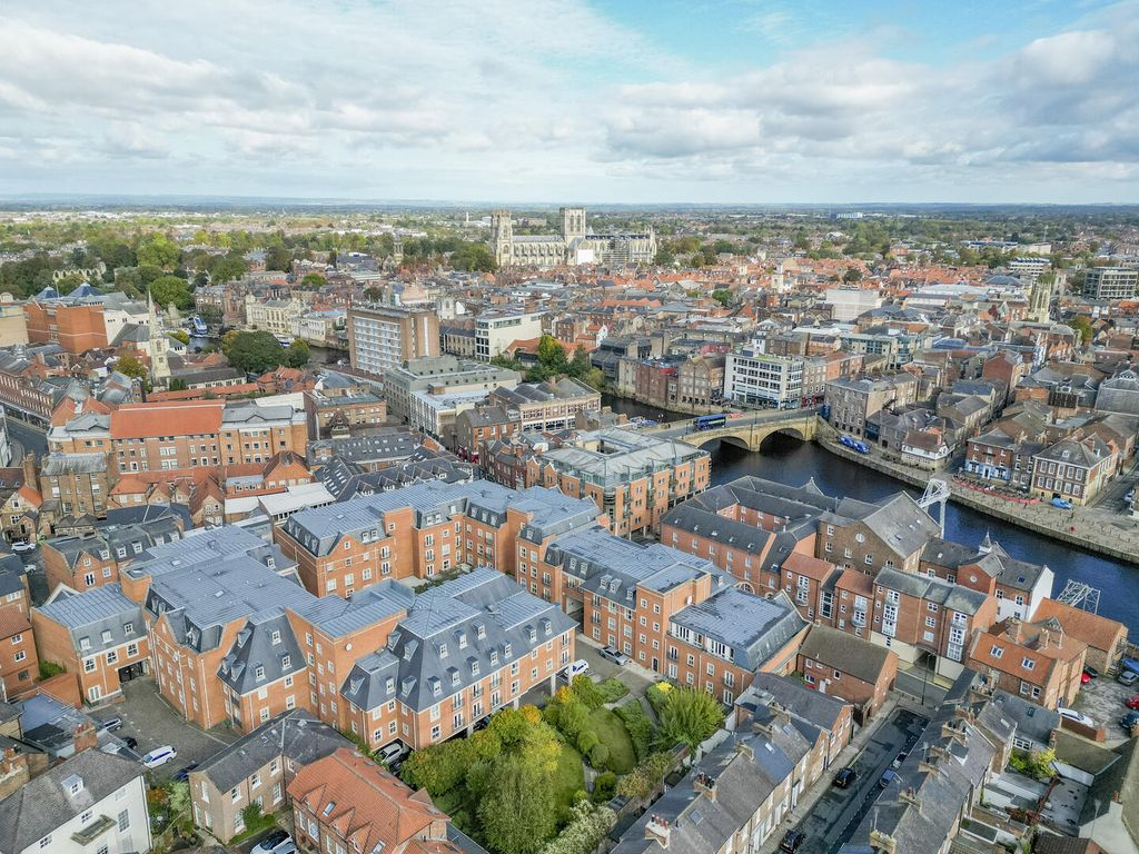 Property photo 1 of 20 Exterior