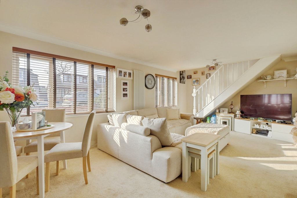 Property photo 3 of 19