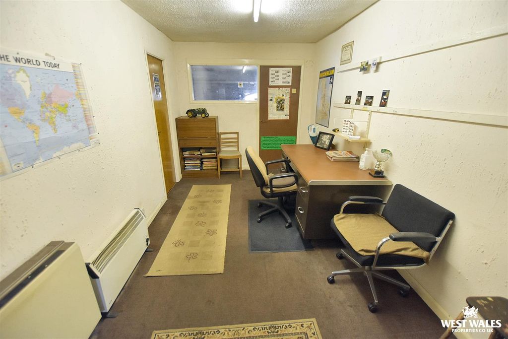 Property photo 3 of 11 7 (85).Jpg