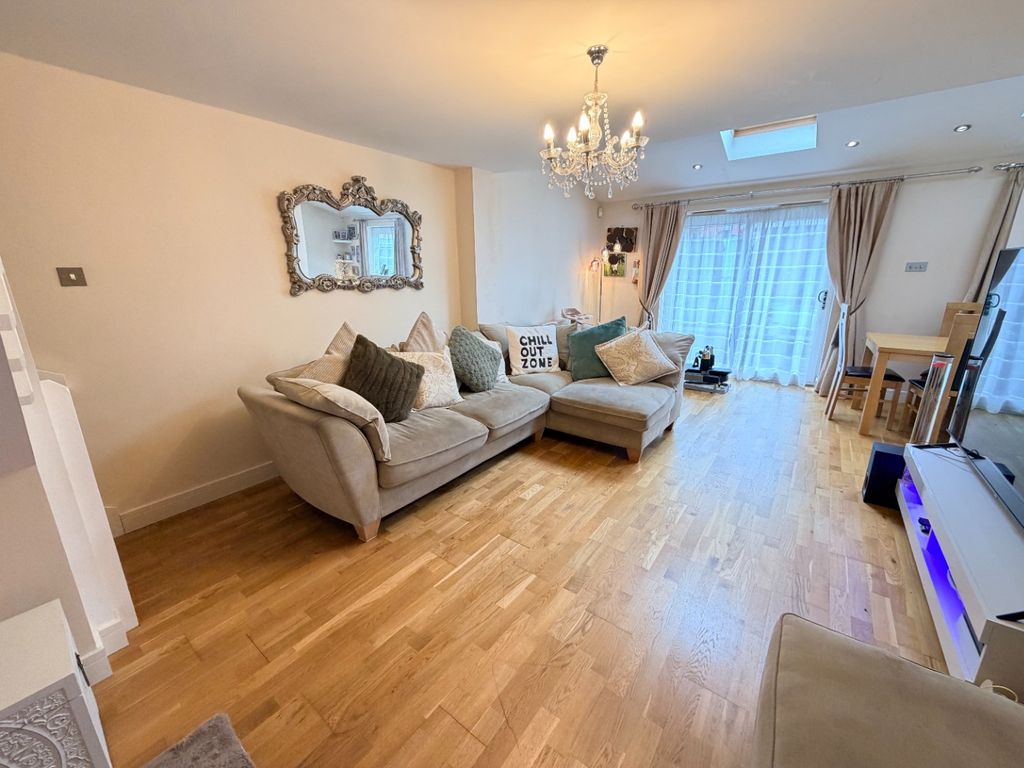 Property photo 2 of 26 5295311