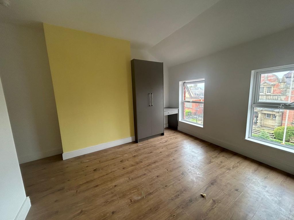Property photo 1 of 2