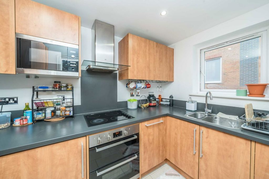 Property photo 3 of 6