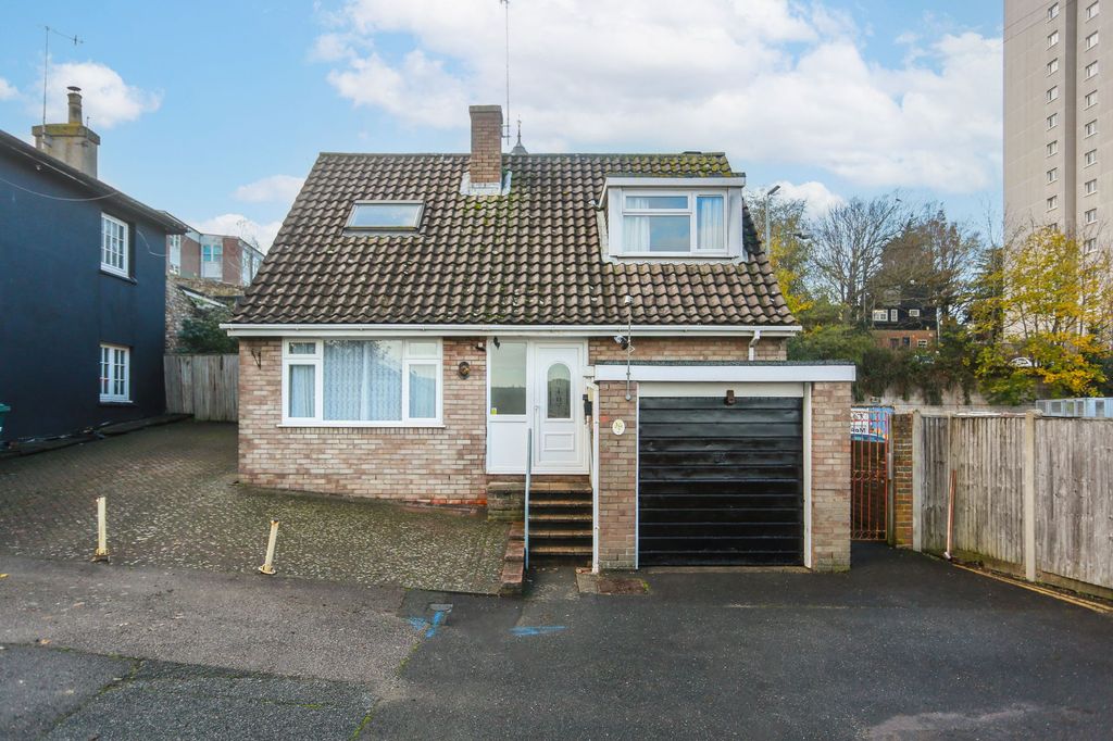 Property photo 1 of 18