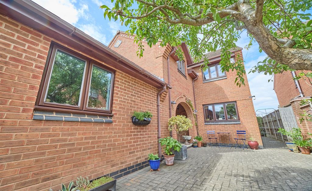 Property photo 2 of 37 Outside