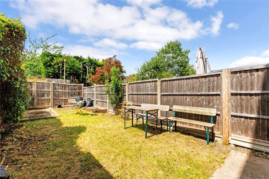 Property photo 2 of 26 Garden
