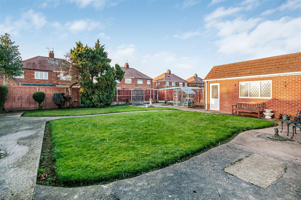 Property photo 3 of 19 21 Riversdale Drive4.Jpg