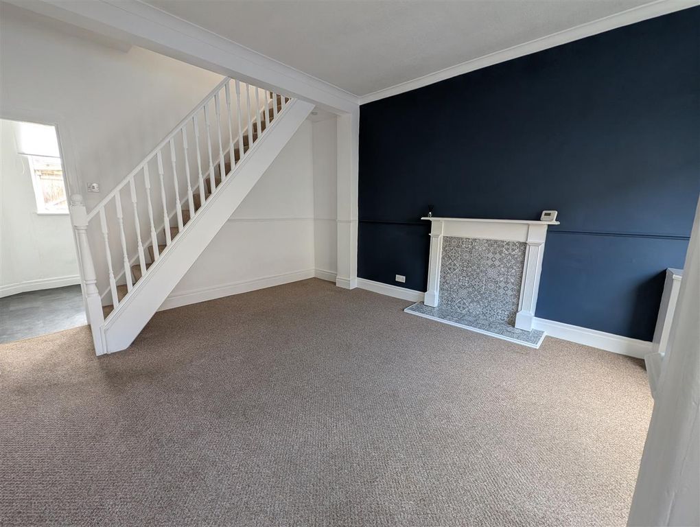 Property photo 2 of 8 Lounge