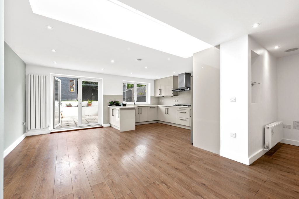 Property photo 1 of 18 Picture No. 04