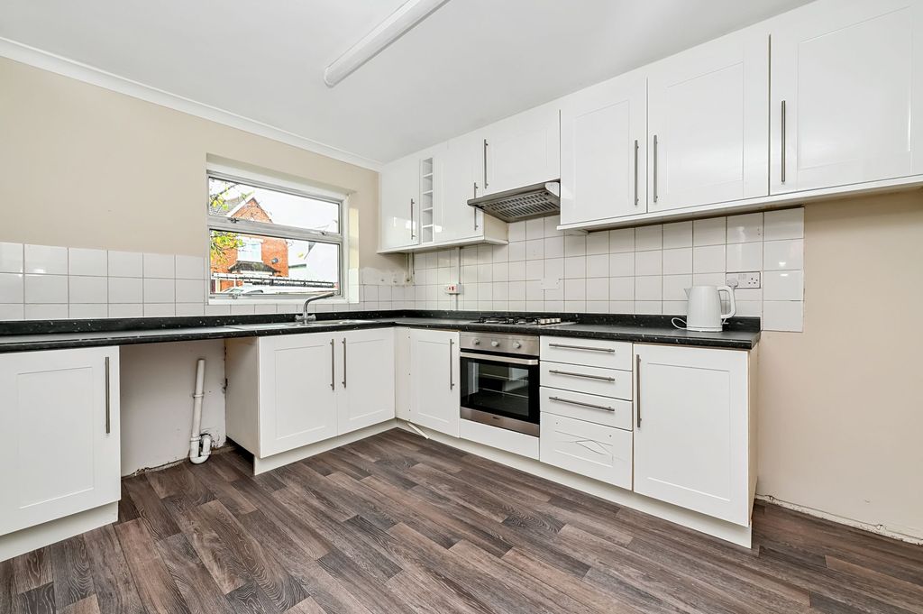 Property photo 3 of 8 Kitchen