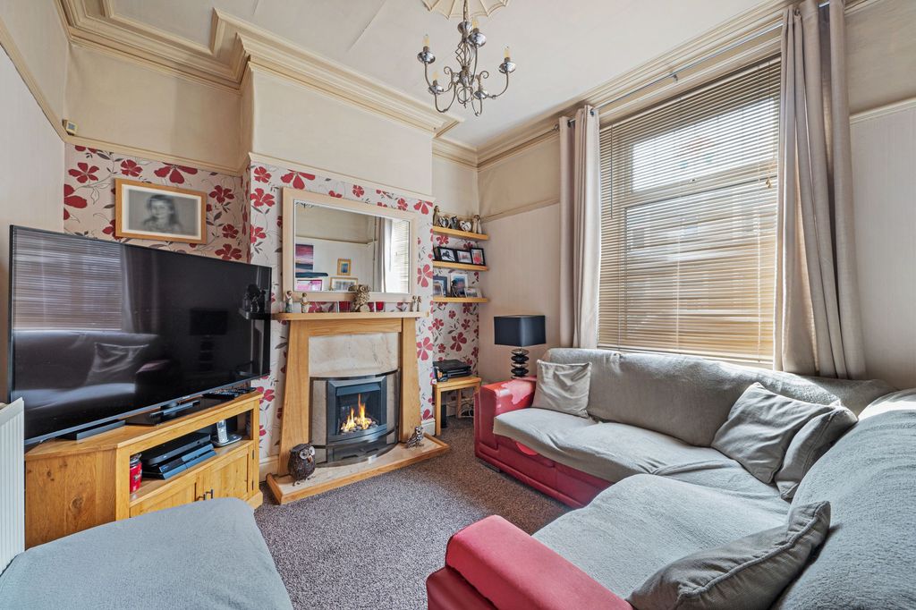 Property photo 2 of 11