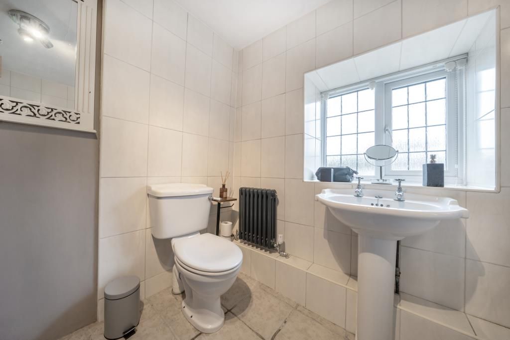 Property photo 2 of 12 Bathroom