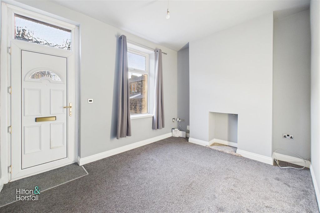 Property photo 2 of 8 Gill Street