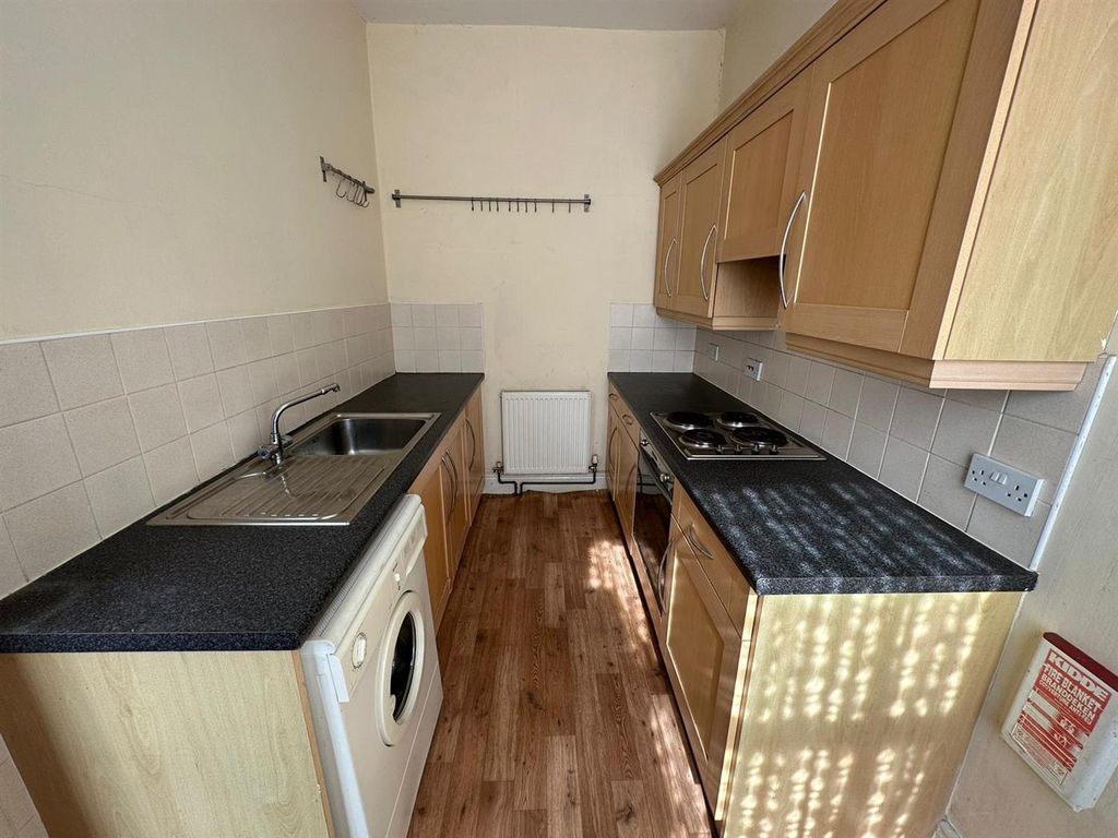Property photo 3 of 6 Kitchen