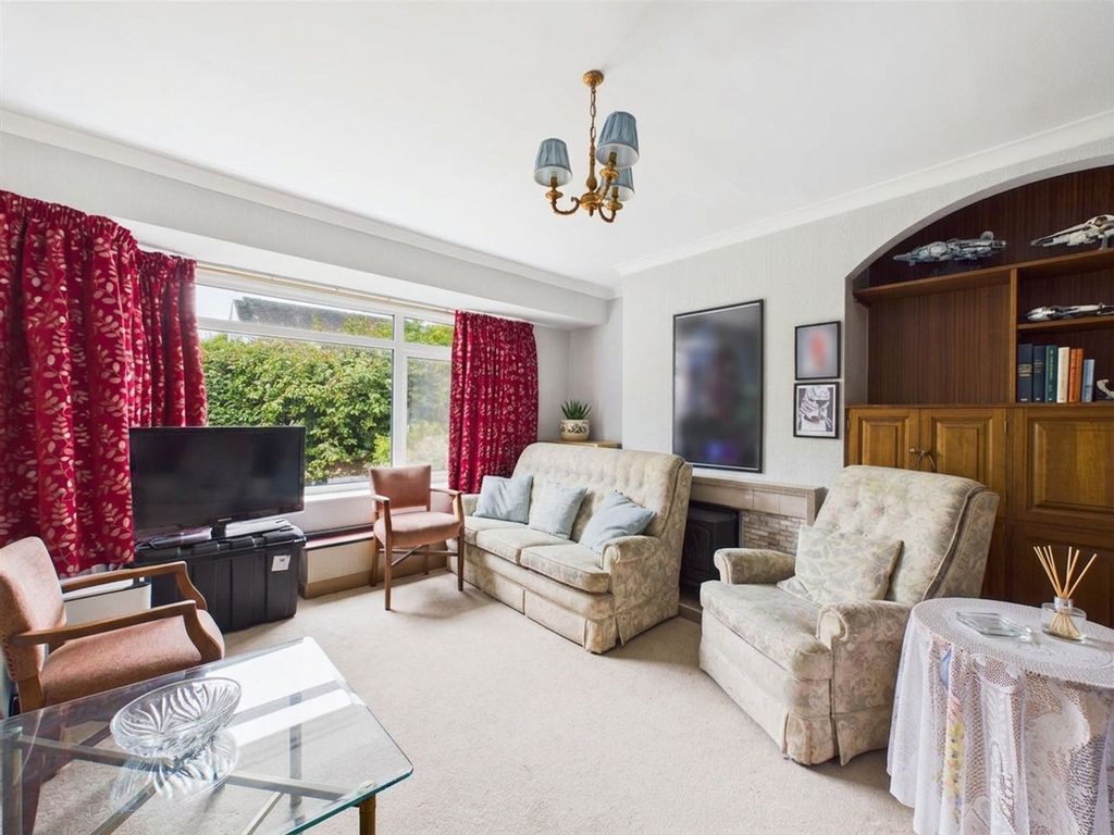Property photo 3 of 10 The Lounge