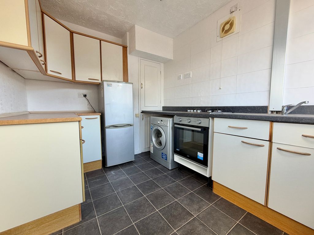 Property photo 3 of 16 Kitchen