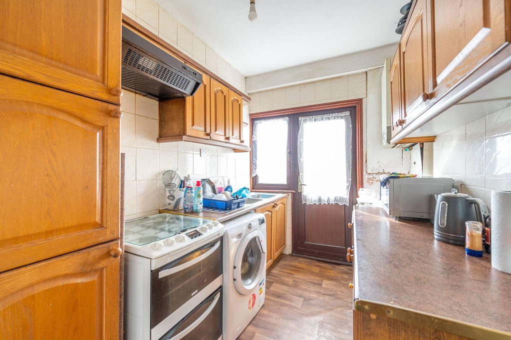 Property photo 2 of 8 Photo 1