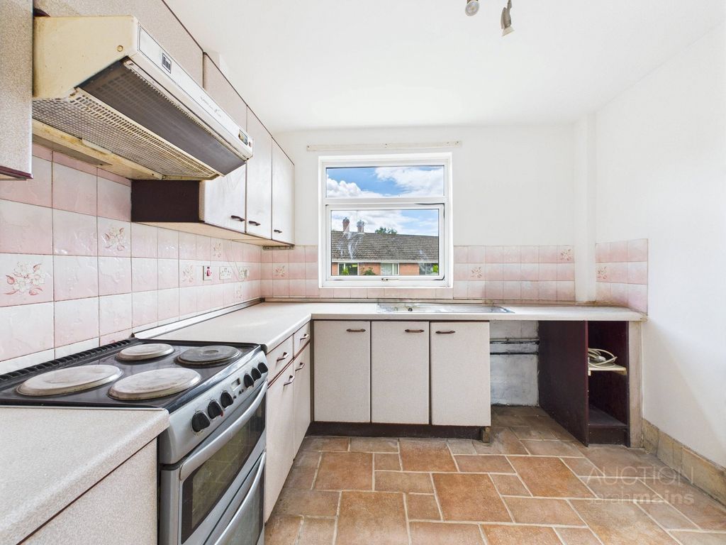 Property photo 3 of 14 Kitchen