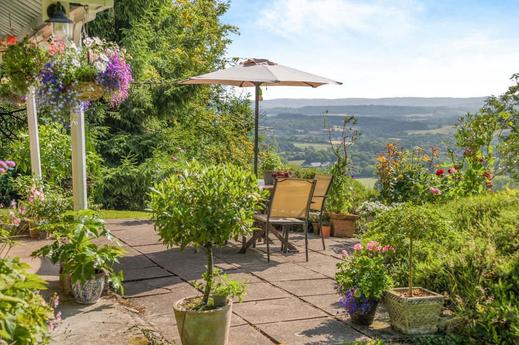 Property photo 2 of 28