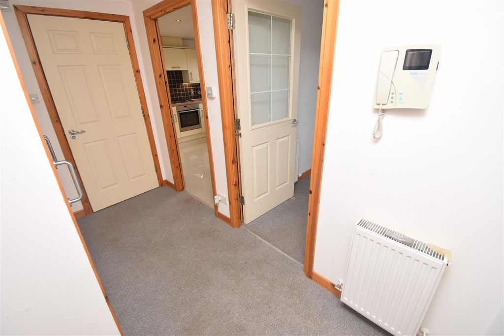 Property photo 2 of 16 Entrance Hall.Jpg