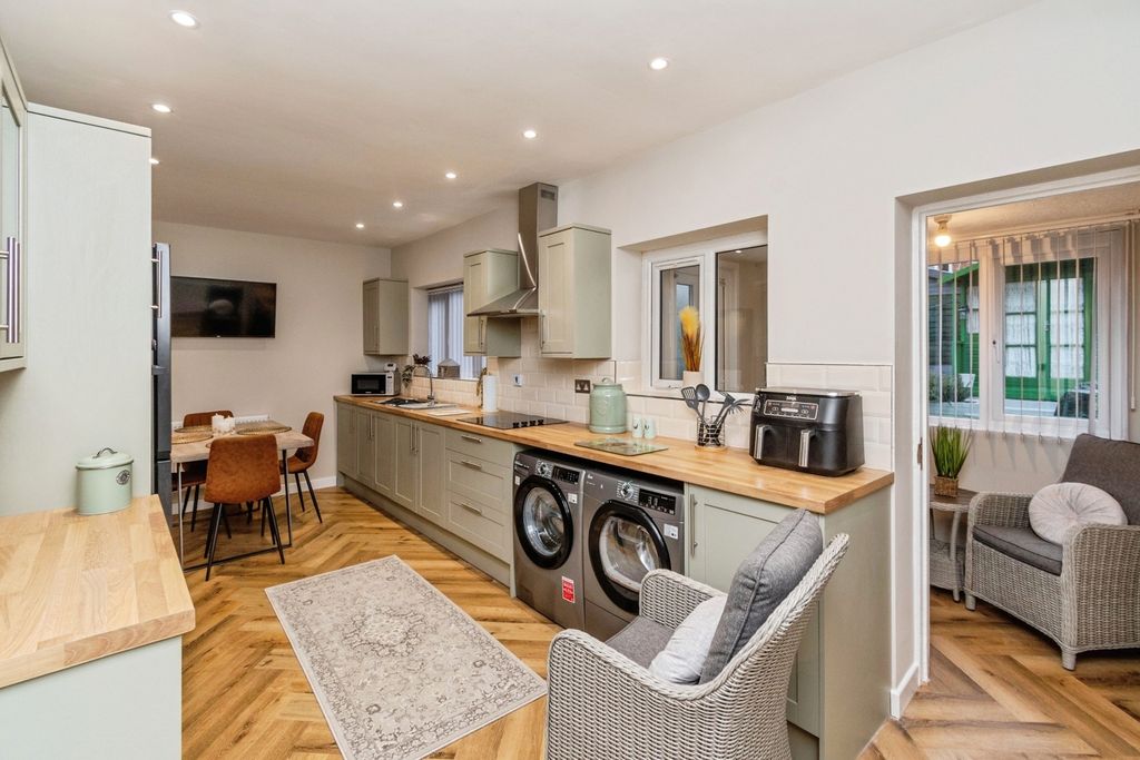 Property photo 3 of 20 Pbox-Img.Jpg