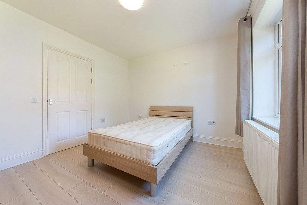 Property photo 3 of 8 Photo 2