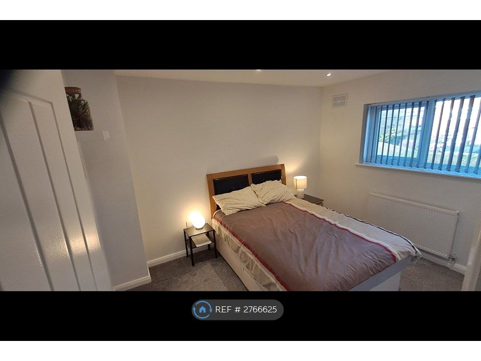 Property photo 2 of 6 Double Bedroom - Contents Not Included