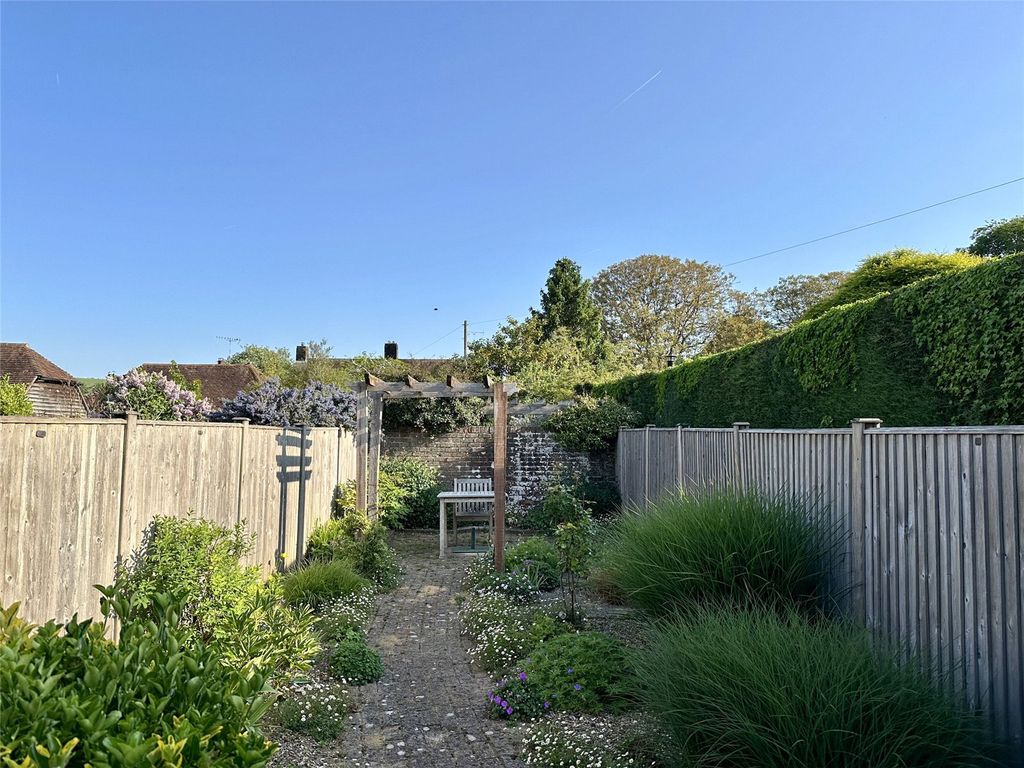 Property photo 3 of 11 Garden