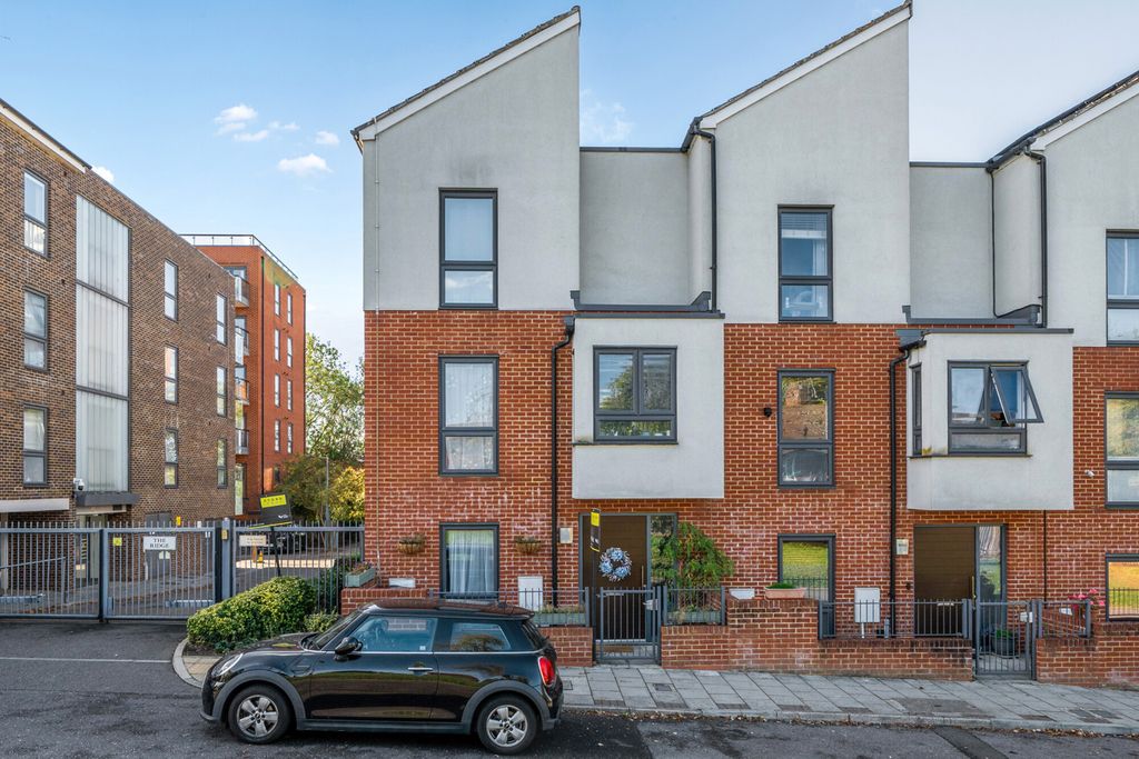 Property photo 1 of 20 1528787-16-6Ace33...
