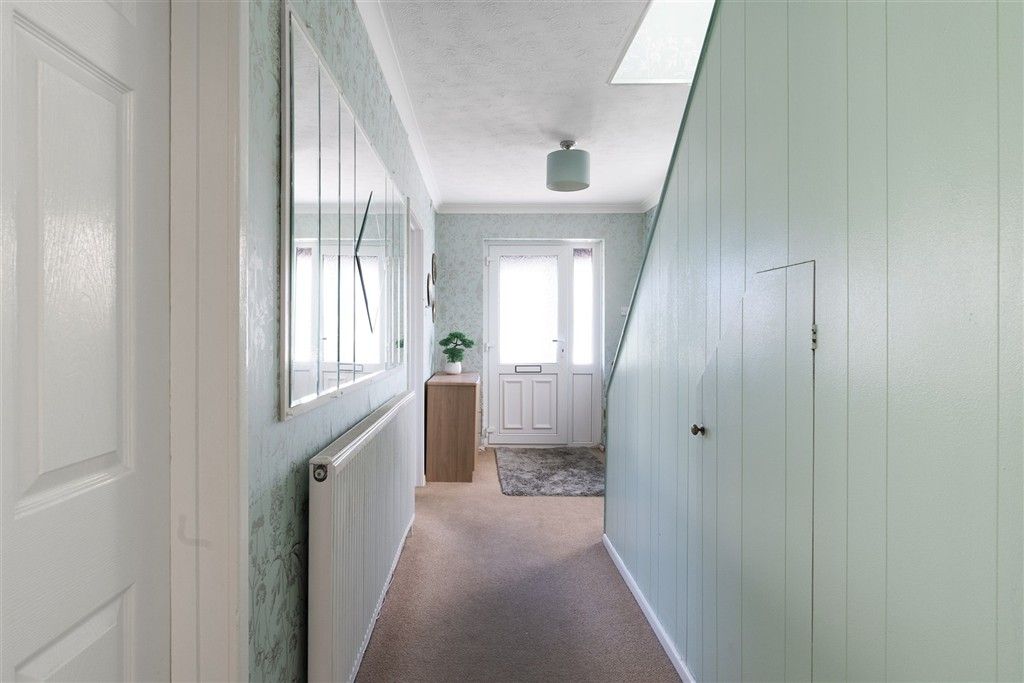 Property photo 2 of 21 Hallway