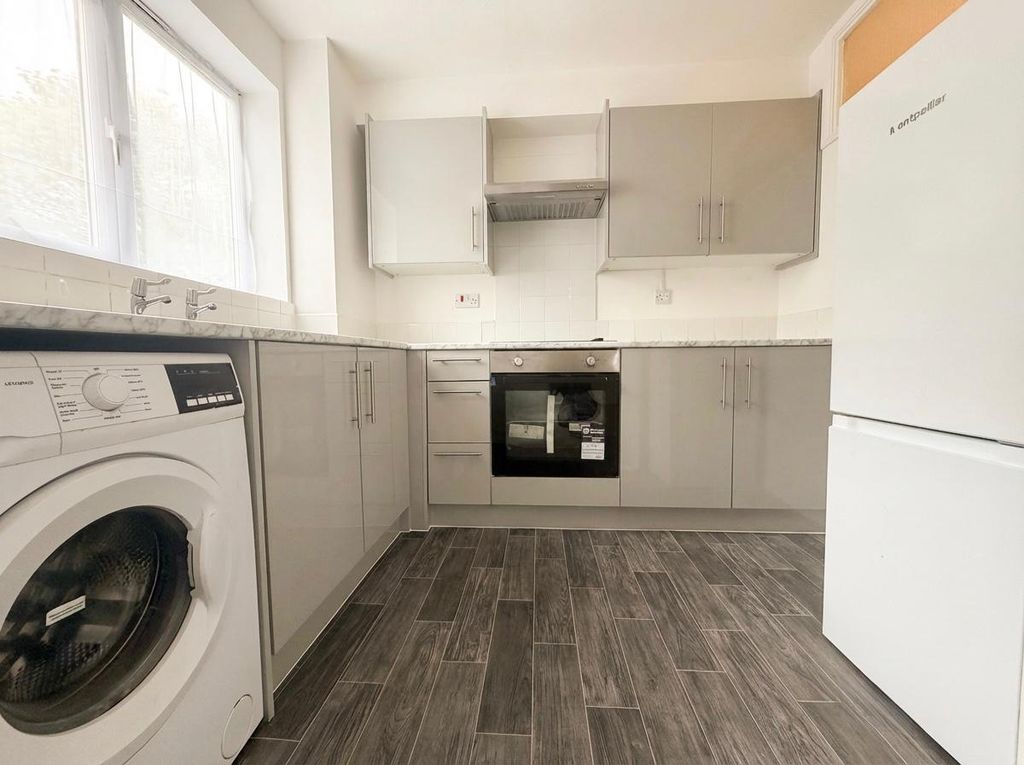 Property photo 3 of 7 Kitchen.Jpeg