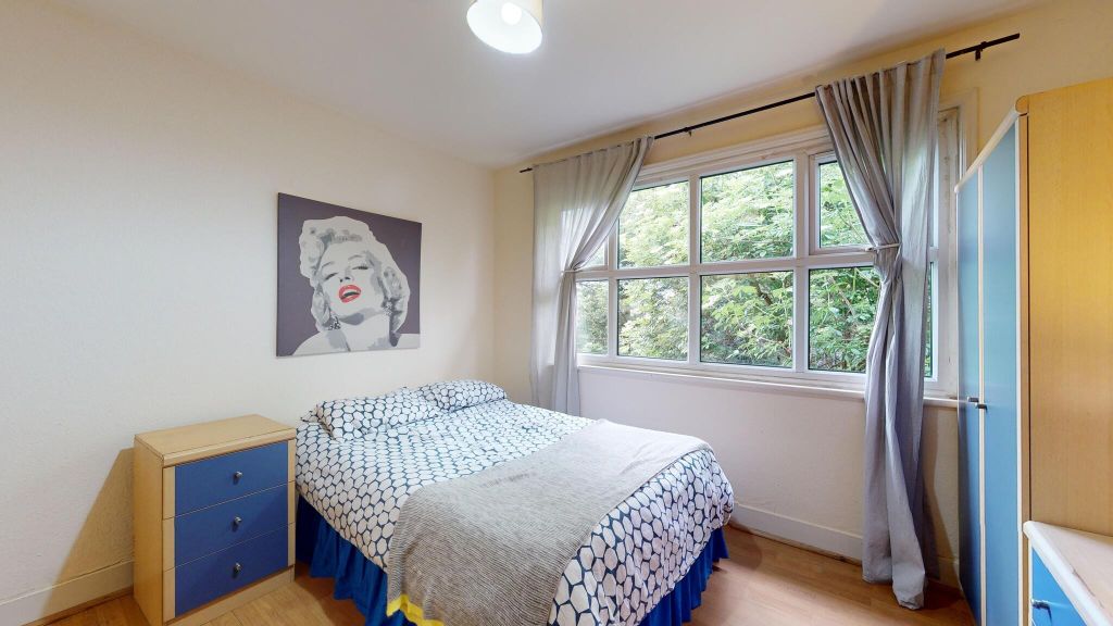 Property photo 1 of 7 Bedroom