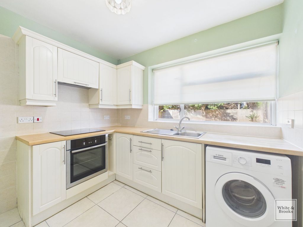 Property photo 3 of 16 Kitchen