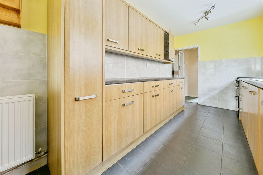 Property photo 3 of 17 Kitchen
