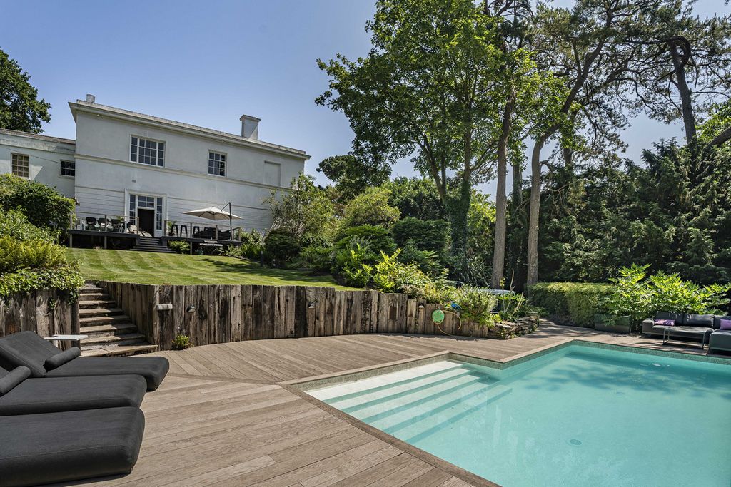 Property photo 1 of 48