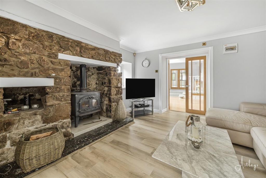 Property photo 3 of 46 Sitting Room