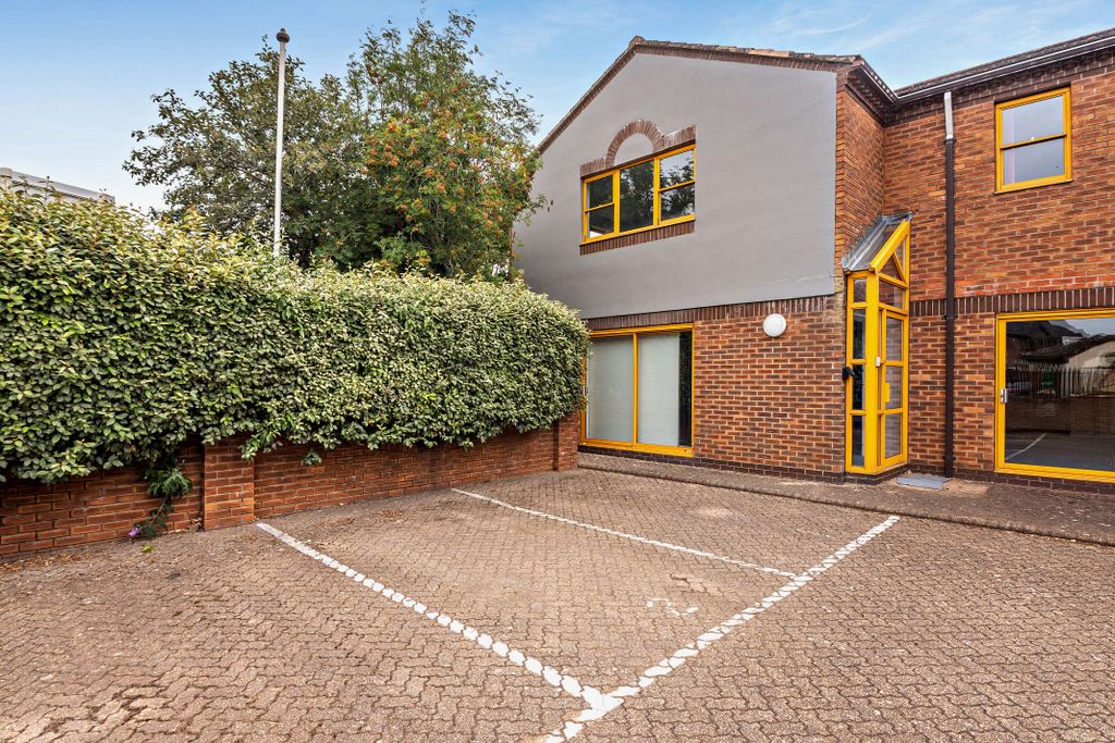 Property photo 2 of 9