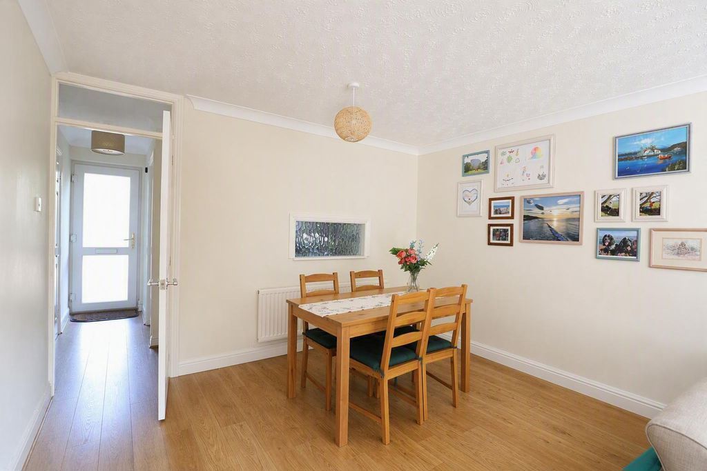 Property photo 3 of 9 Photo 9