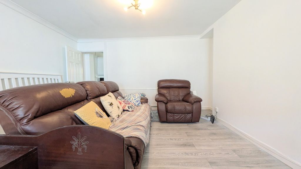 Property photo 2 of 8 Pxl_20251024_101659261.Mp~2