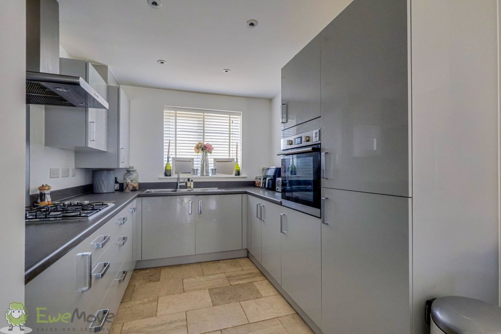 Property photo 2 of 16 Kitchen