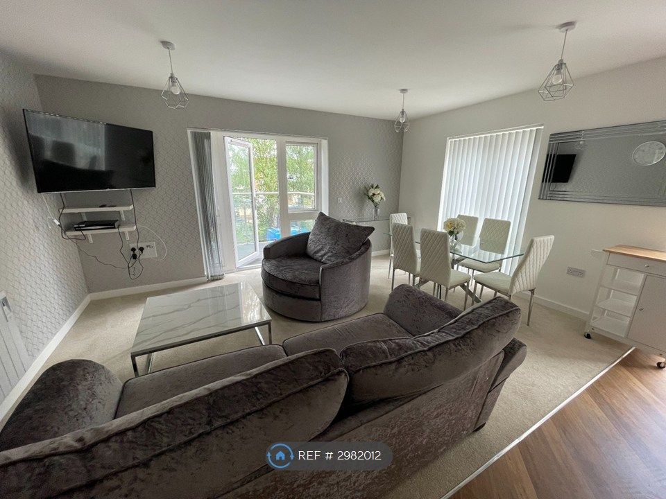 Property photo 2 of 35 Living Area